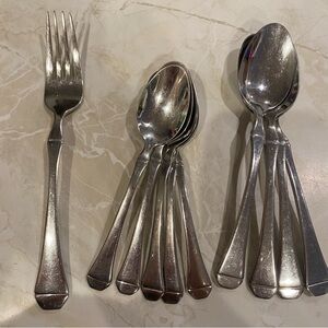 Oneida VERONA 18/10 Stainless
Flatware 10 pieces Spoons Fork